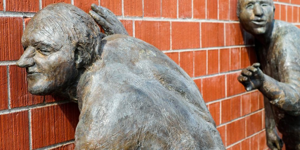 sculpture-2209152_1920-980×653